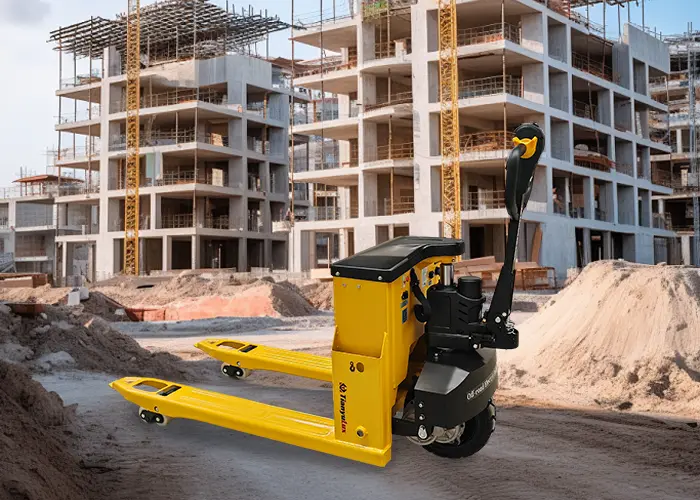 Que faire si les camions de palette traditionnels ne conviennent pas aux chantiers de construction?